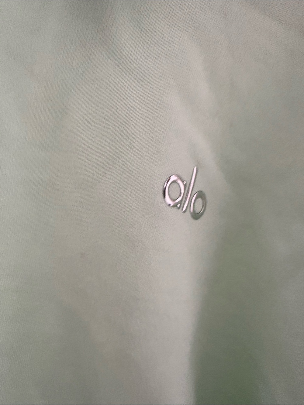 alo cropped accolade sweatshirt in spearmint - Picture 6 of 6